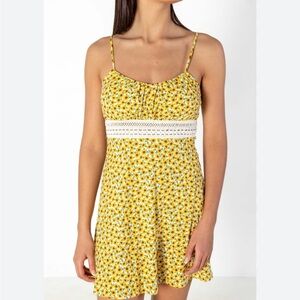 Derek Heart Sunflower Crochet Trim Dress
Juniors size S